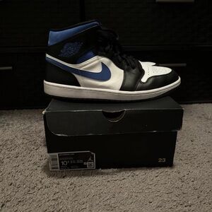 Jordan 1 Racer Blue High-Top Sneakers 10.5. Good Condition